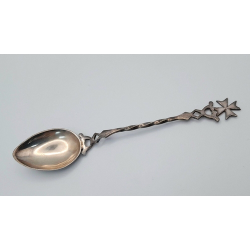 1584 - A vintage 925 silver spoon with twisted handle and cross design. Total weight 10.1G. Total length 12... 