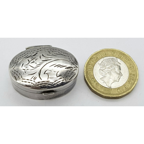 749 - Vintage SILVER PILL BOX. Oval shape with Nicely decorated lid. Opens and closes perfectly. 3 cm x 2 ... 