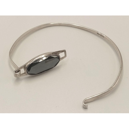 824 - A Hallmarked Silver 1984 Dated Faceted Oval Onyx Bracelet. Sprung Design, Inner Width 6.3cm. Gross W... 