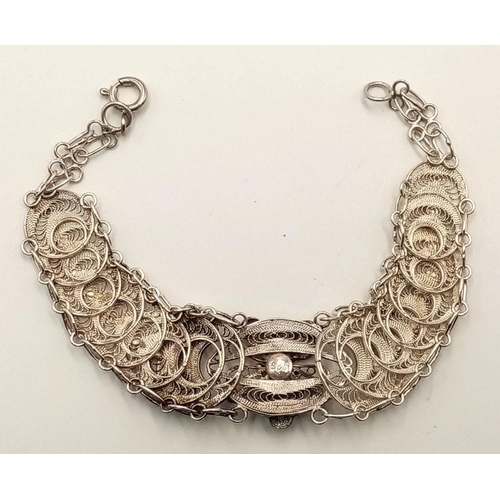 915 - A Vintage  Overlap Silver Filigree Bracelet-18cm Length- 13.42 Grams.