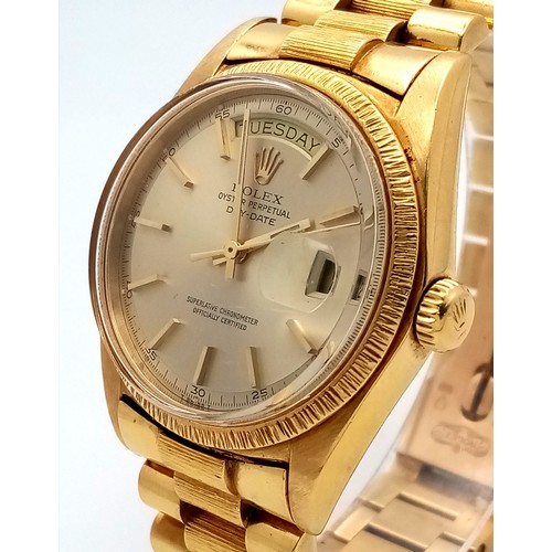 10 - A Vintage Rolex 18K Gold Day/Date Automatic Pie Pan Gents Watch. Gold bracelet and case - 36mm. Beau... 