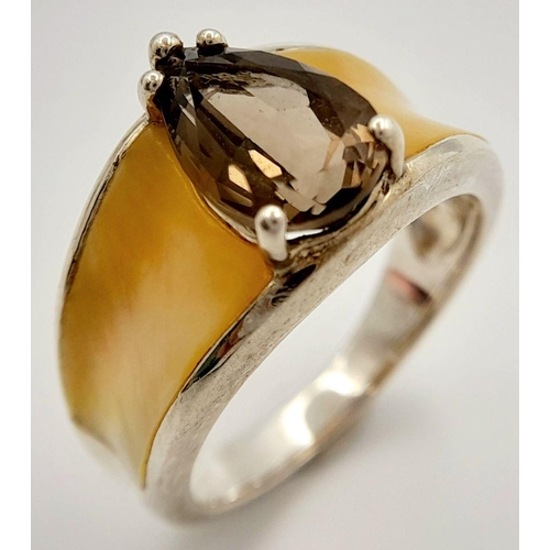 1161 - An Unique Sterling Silver Smoky Quartz and Mother of Pearl Set Ring Size T. The Ring is set with a 1... 