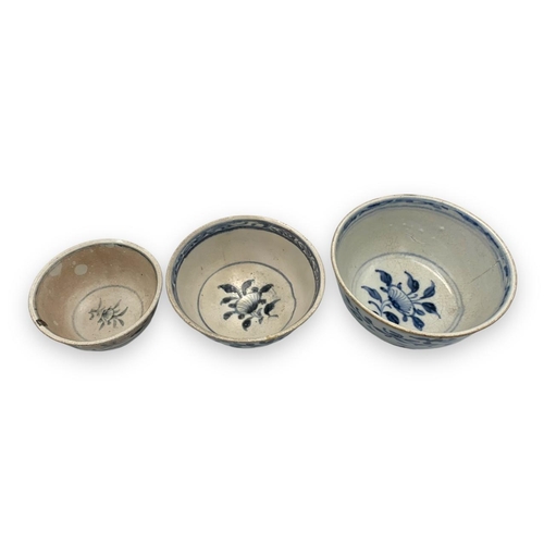 1663 - A lovely Set of Three 15th-Century Vietnamese Chu Dau Pottery Bowls.
Blue and white porcelain exteri... 