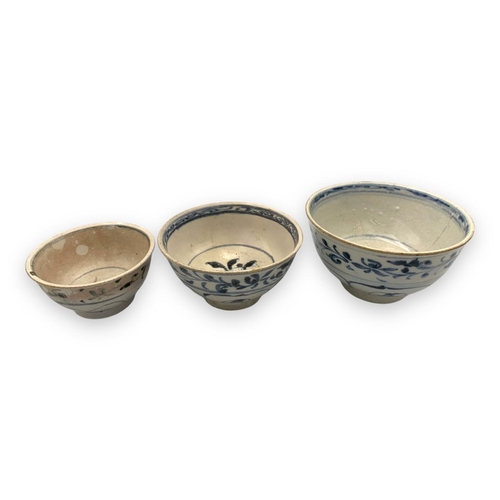 1663 - A lovely Set of Three 15th-Century Vietnamese Chu Dau Pottery Bowls.
Blue and white porcelain exteri... 