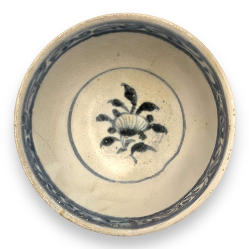 1663 - A lovely Set of Three 15th-Century Vietnamese Chu Dau Pottery Bowls.
Blue and white porcelain exteri... 