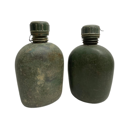 871 - A collection of Vietnam War battlefield U.S. military items, including a pair of plastic canteens, t... 