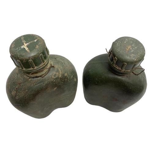 871 - A collection of Vietnam War battlefield U.S. military items, including a pair of plastic canteens, t... 