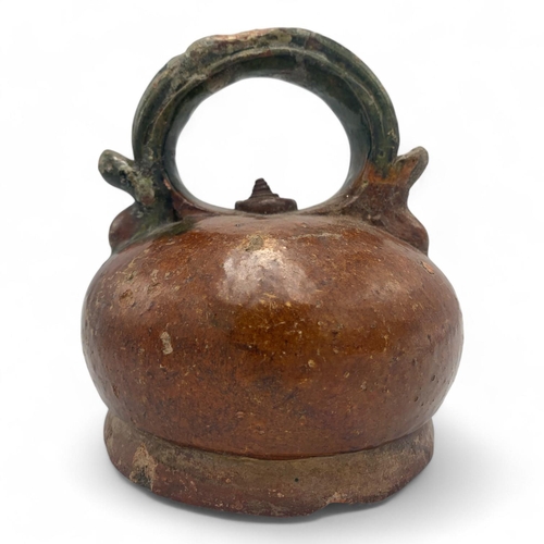 1135 - A 16th century Quang Duc Vietnamese Ceramic mineral lime pot with Ring Handle.
Used for Vietnamese c... 