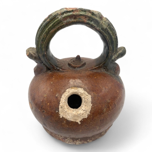 1135 - A 16th century Quang Duc Vietnamese Ceramic mineral lime pot with Ring Handle.
Used for Vietnamese c... 