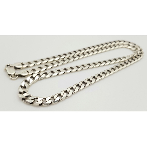 1137 - An Elegant Solid Silver 925 Curb Chain Necklace, 33.3 grams, 51cm.  In excellent condition.