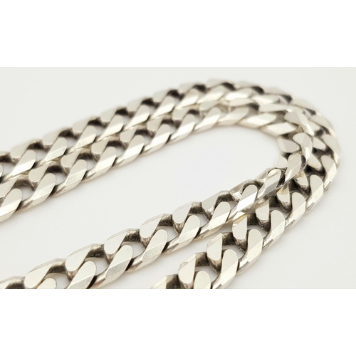 1137 - An Elegant Solid Silver 925 Curb Chain Necklace, 33.3 grams, 51cm.  In excellent condition.