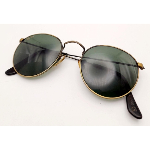 663 - A Pair of Vintage Ray Ban Sunglasses in Their Original Case. Very collectible.