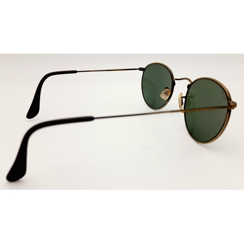 663 - A Pair of Vintage Ray Ban Sunglasses in Their Original Case. Very collectible.