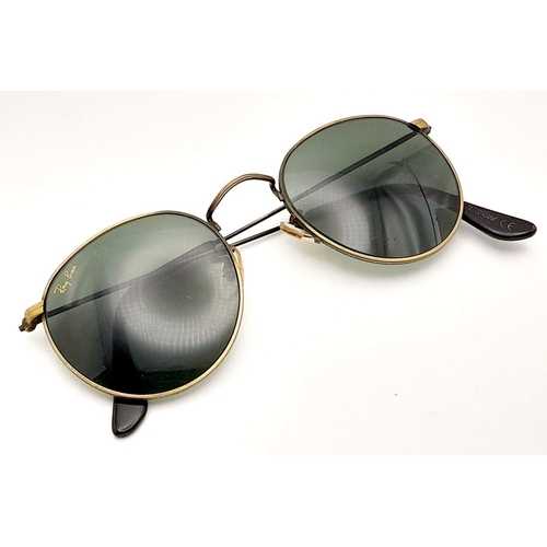 663 - A Pair of Vintage Ray Ban Sunglasses in Their Original Case. Very collectible.