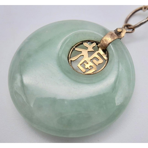 744 - A jade pendant necklace with 9ct disappearing gold chain. 41cm in length and 5g total weight. 2.4cm ... 