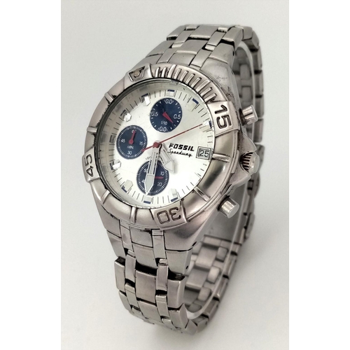 1365 - A Fossil Speedway Quartz Chronograph Gents Watch. Stainless steel bracelet and case - 42mm. Silver t... 