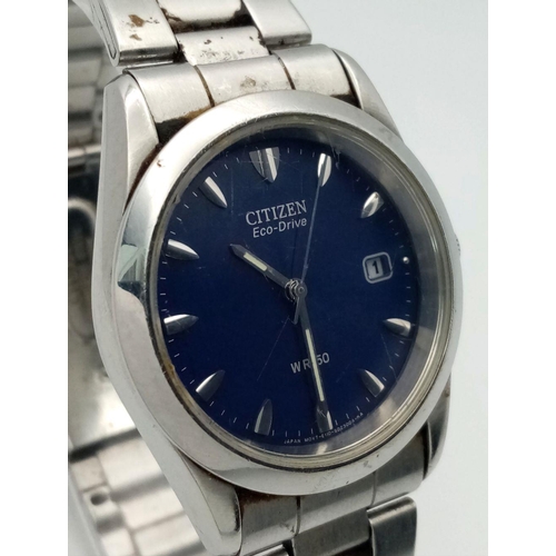 461 - A Vintage Citizen Eco Drive Gents Watch. Stainless steel bracelet and case - 36mm. Blue dial with da... 