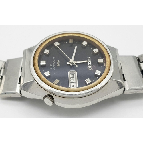 97 - A Vintage Seiko SS Automatic Gents Watch. Model - 6106-7690. Stainless steel bracelet and case - 38m... 