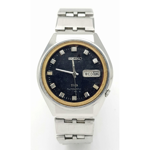 97 - A Vintage Seiko SS Automatic Gents Watch. Model - 6106-7690. Stainless steel bracelet and case - 38m... 