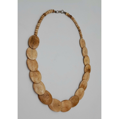 192 - A vintage, Senegalese, tribal bone necklace with hand painted geometric designs. Length: 65 cm, weig... 