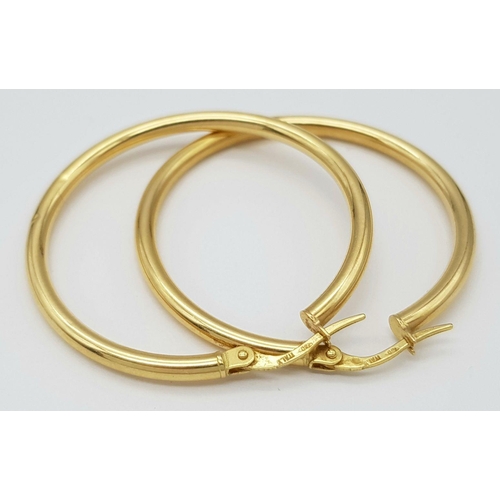 260 - A Pair of Italian 18K Yellow Gold Hoop Earrings. 3.5cm diameter. 2g weight.