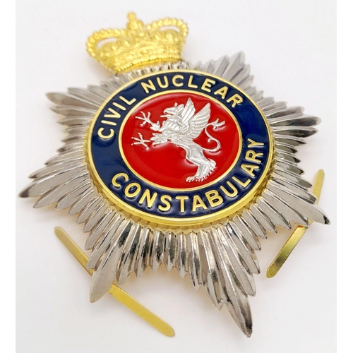 262 - A rare, metal, helmet badge of the CIVIL NUCLEAL CONSTABULARY in perfect condition. Dimensions: 115 ... 