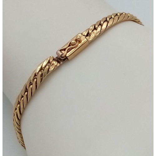 30 - An Italian 14K Yellow Gold Curb Link Bracelet. 15cm. 5.1g weight.