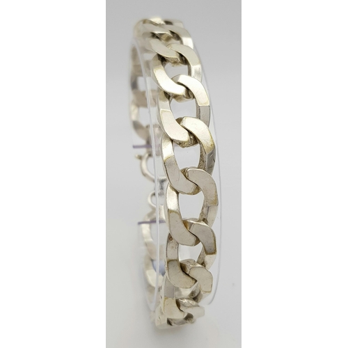 324 - A Stylish Solid Silver 925, Chunky Bracelet, 43.8 grams, 21.5cm. In excellent condition.