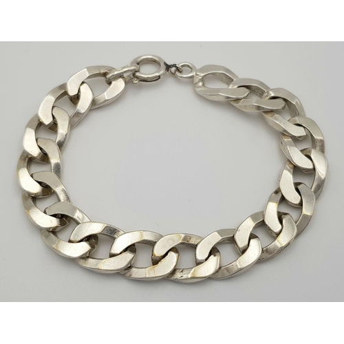 324 - A Stylish Solid Silver 925, Chunky Bracelet, 43.8 grams, 21.5cm. In excellent condition.