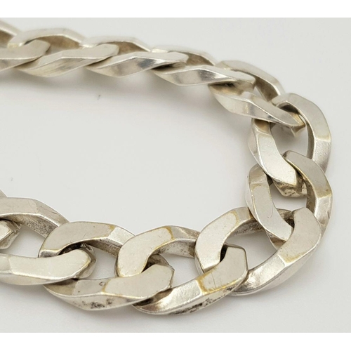 324 - A Stylish Solid Silver 925, Chunky Bracelet, 43.8 grams, 21.5cm. In excellent condition.