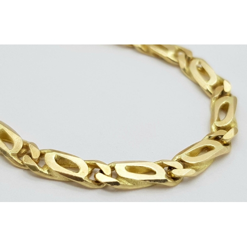 345 - A 14K Yellow Gold Figaro Link Bracelet. 17cm. 9.5g.