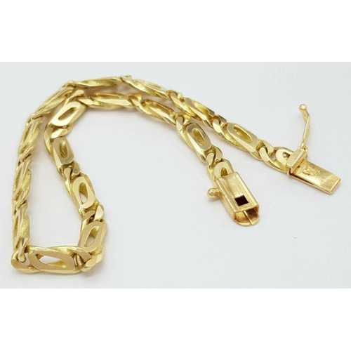 345 - A 14K Yellow Gold Figaro Link Bracelet. 17cm. 9.5g.