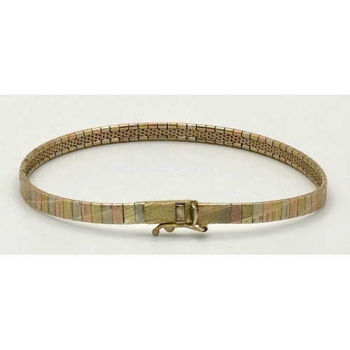 435 - A Vintage 9K Gold Tri Colour Bracelet. 18cm. 7g weight.