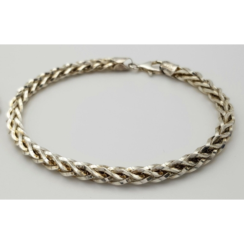 450 - Two Stylish Solid Silver 925 Bracelets, 18.5cm and 21.5cm. Total weight: 37.8 grams. Both in excelle... 