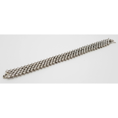 457 - An attractive Solid Silver 925 Bracelet with Sparkling White Stones, 32.6 grams, 18cm. In good condi... 