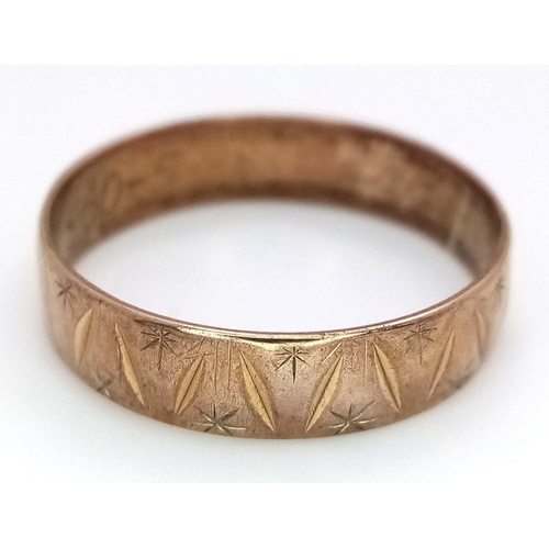 463 - A Vintage 9K Yellow Gold Band Ring. Geometric pattern design. Size N. 1.9g weight.