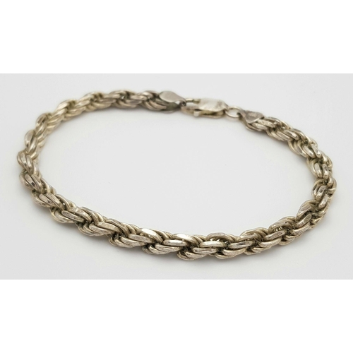 471 - An elegant Solid Silver 925 Rope Bracelet, 22.7 grams, 22cm. In excellent condition.