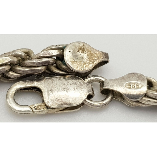 471 - An elegant Solid Silver 925 Rope Bracelet, 22.7 grams, 22cm. In excellent condition.