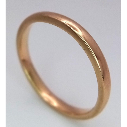 484 - A Vintage 9K Yellow Gold Band Ring. 3mm width. Size O. 2g weight.