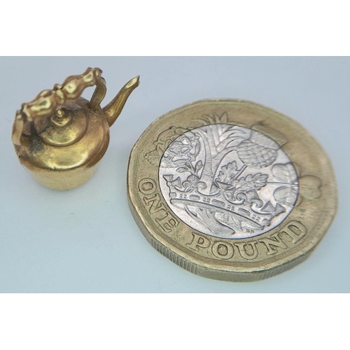 542 - A 9k Yellow Gold Kettle Pendant/Charm. 16mm. 1.25g weight.