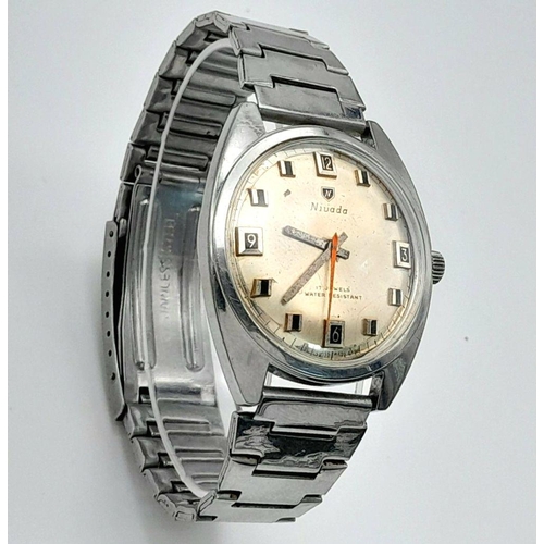 1344 - A Vintage Nivada Hand-Wind Gents Watch. Stainless steel bracelet and case - 38mm. Gilded dial with d... 