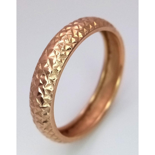 1346 - A 14K Rose Gold Textured Band Ring. Size N. 0.85g.