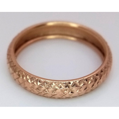 1346 - A 14K Rose Gold Textured Band Ring. Size N. 0.85g.