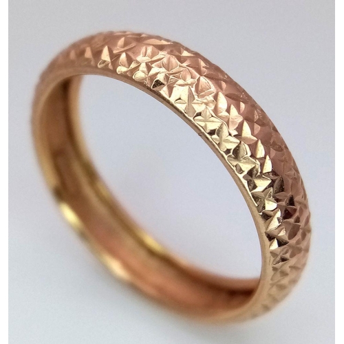 1346 - A 14K Rose Gold Textured Band Ring. Size N. 0.85g.