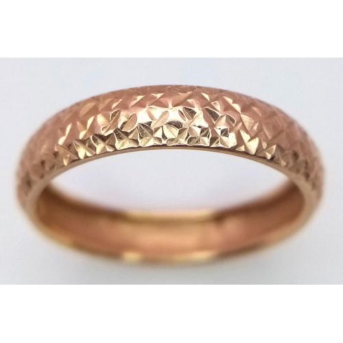 1346 - A 14K Rose Gold Textured Band Ring. Size N. 0.85g.