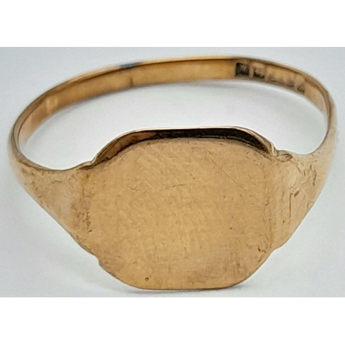 1360 - A 9K Yellow Gold Signet Ring. Size K. 1g.