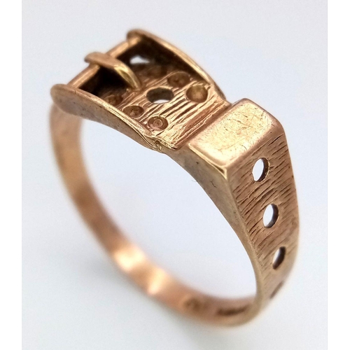 1367 - A Vintage 9K Yellow Gold Belt Ring. Size P. 2.1g weight.