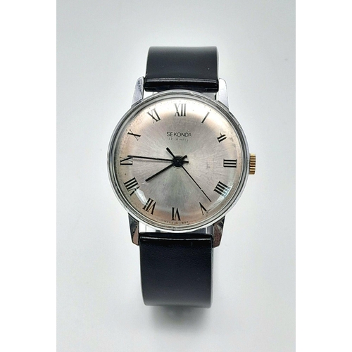 1372 - A Vintage Sekonda Manuel-Wind Gents Watch. Stainless steel case - 35mm. Silver tone dial. In working... 