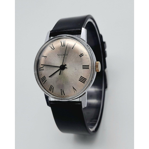 1372 - A Vintage Sekonda Manuel-Wind Gents Watch. Stainless steel case - 35mm. Silver tone dial. In working... 