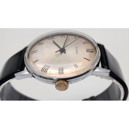 1372 - A Vintage Sekonda Manuel-Wind Gents Watch. Stainless steel case - 35mm. Silver tone dial. In working... 